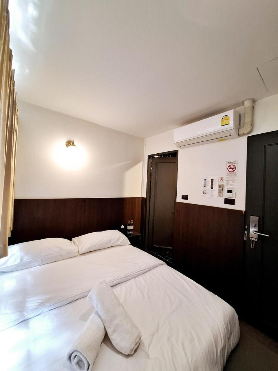 Four Sisters Homestay Bangkok Extérieur photo