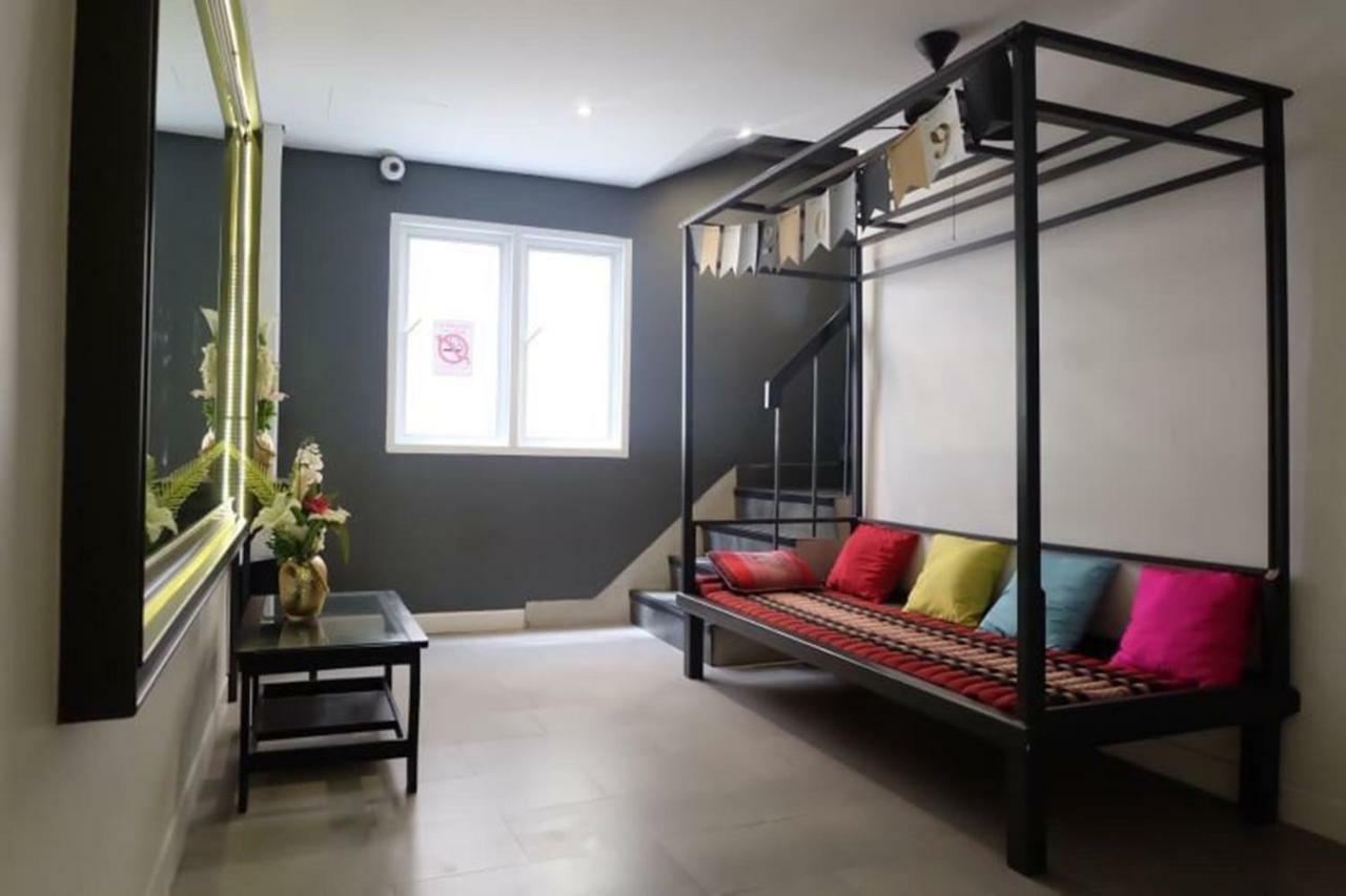 Four Sisters Homestay Bangkok Extérieur photo