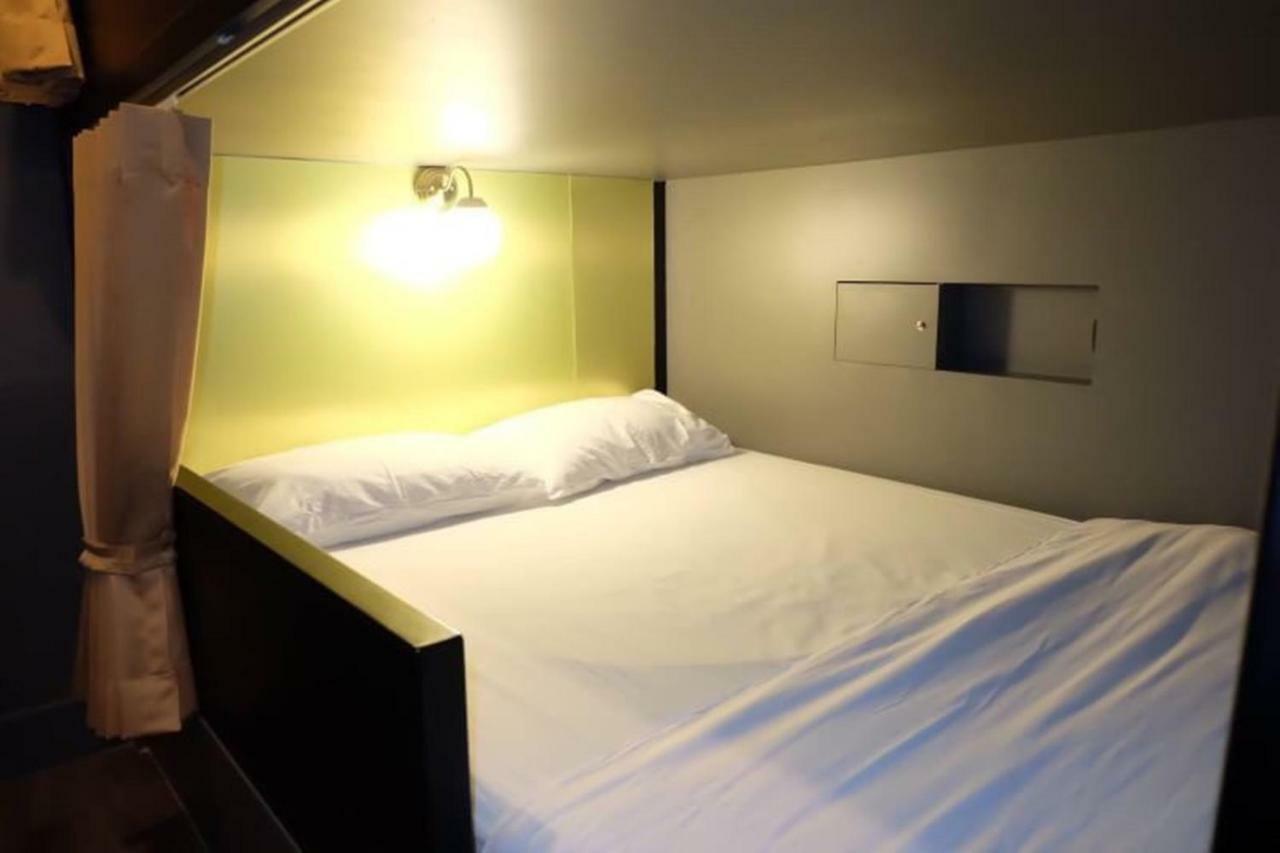 Four Sisters Homestay Bangkok Extérieur photo
